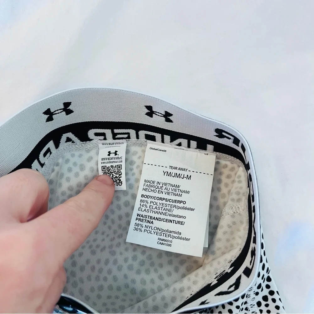 Under Armour Black and White Leggings with Modern Style